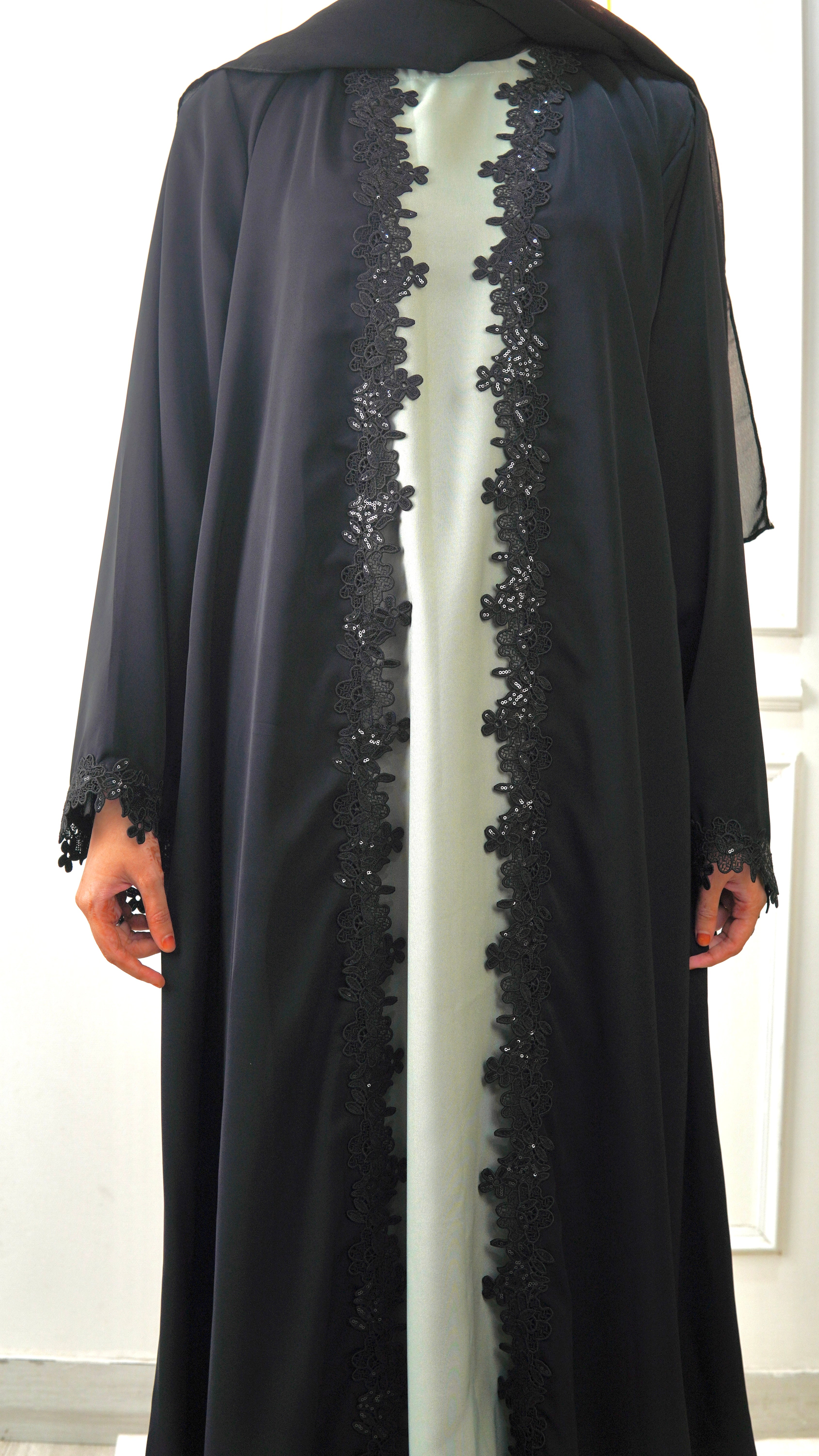 Elara Lace Abaya With Inner