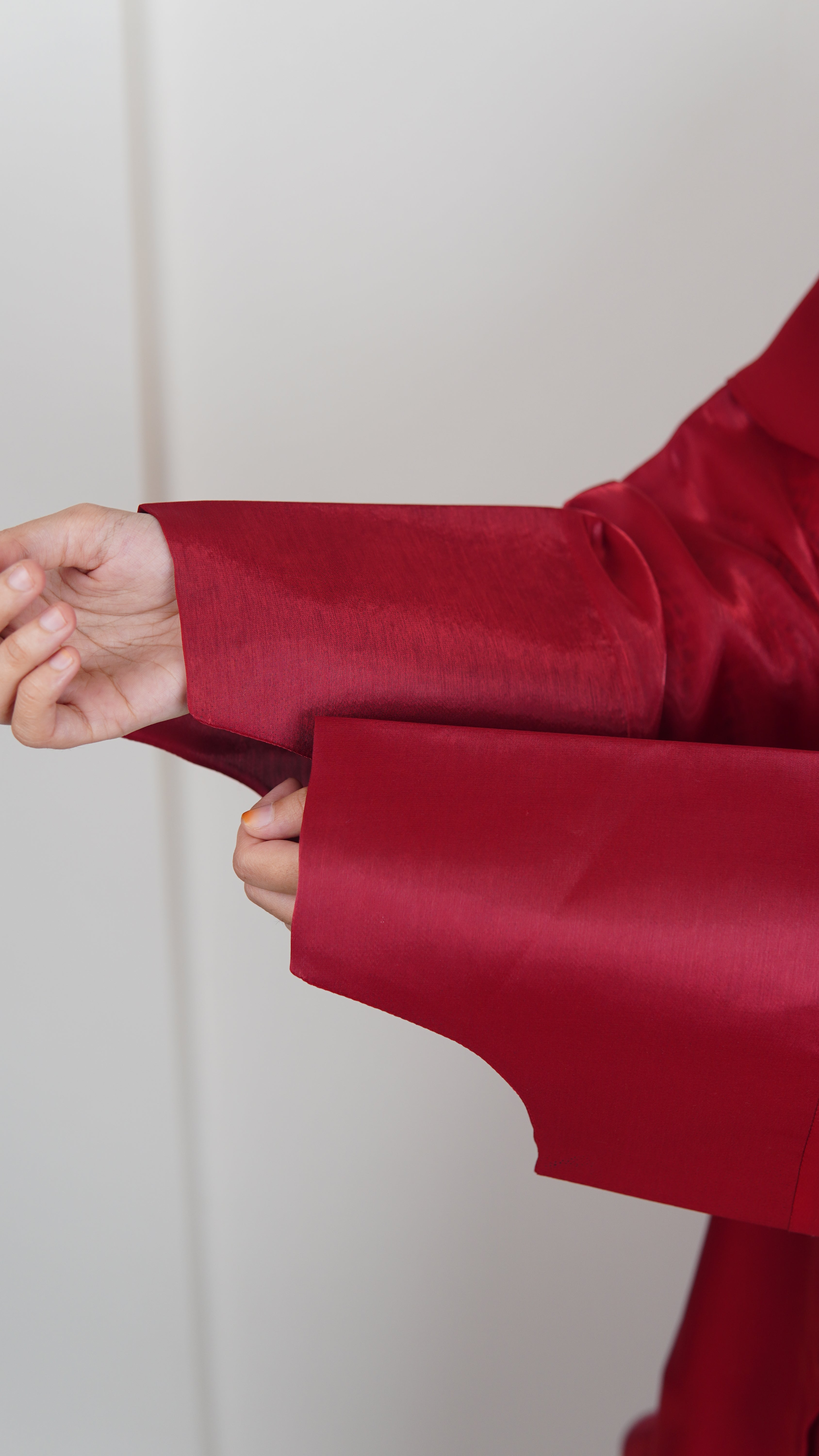 maroon shurg Abaya. [includes inner& Hijab]