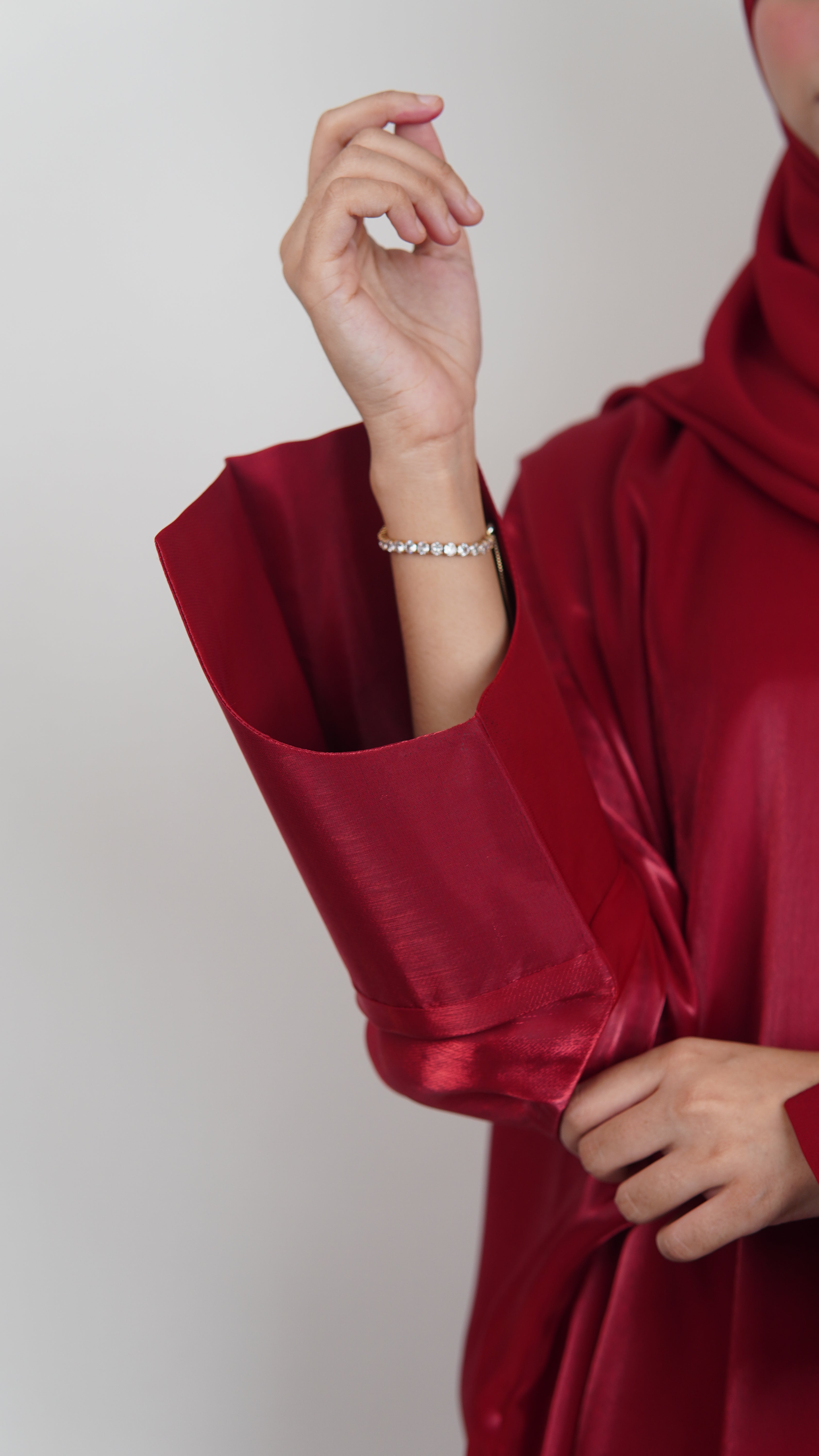 maroon shurg Abaya. [includes inner& Hijab]